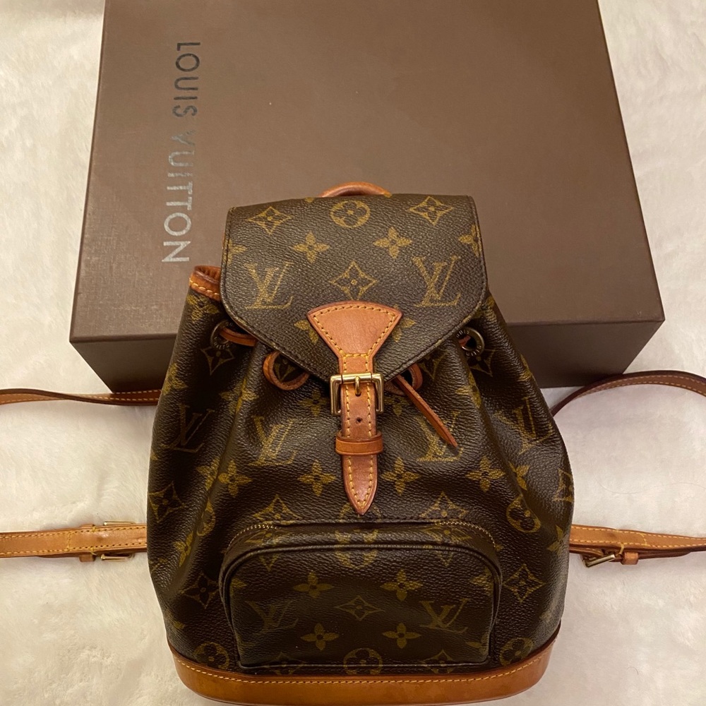 Louis Vuitton - Picture 2 of 9